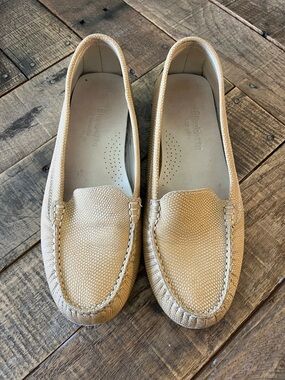 Elisabetta Leather slip-on driving moccasin in beige, Size 7 - 7.5